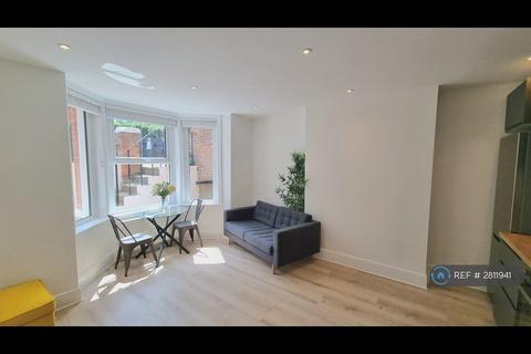 2 bedroom flat to rent, Farnham Road, Guildford, GU2