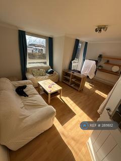 3 bedroom flat to rent, Wallis Close, London, SW11
