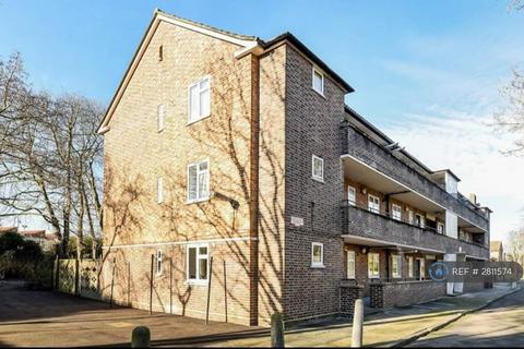 2 bedroom flat to rent, Charters Close, London, SE19