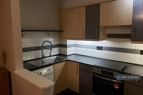 1 bedroom flat to rent, Coopers Court, London, W3