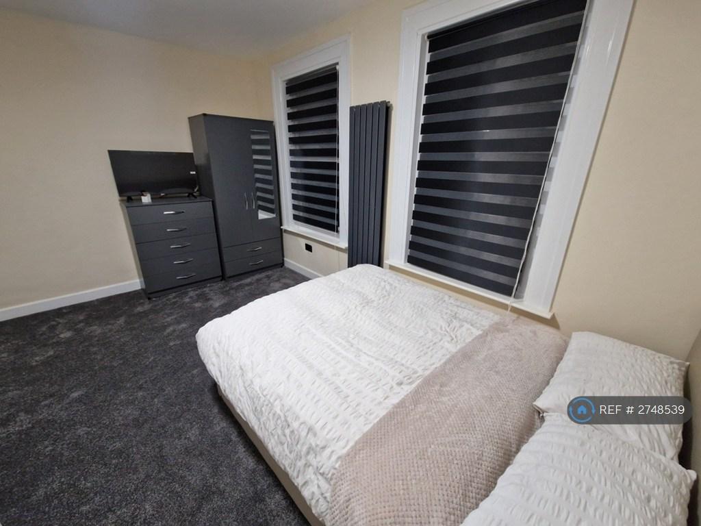 Large Ensuite