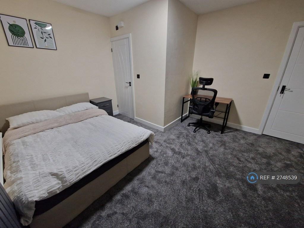 Large Ensuite