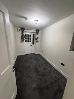 2 bedroom flat to rent, Stratheden Road, London SE3