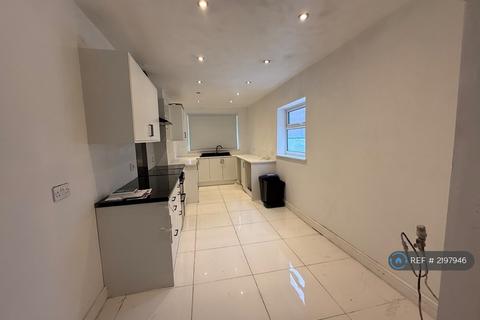 3 bedroom terraced house to rent, Nona St, Salford, M6