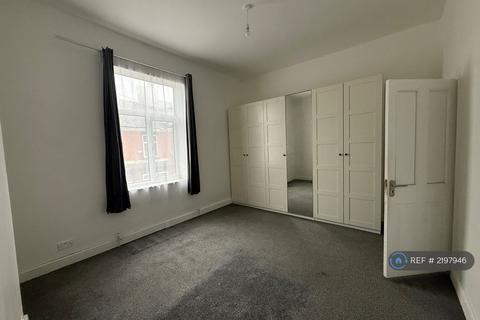 3 bedroom terraced house to rent, Nona St, Salford, M6