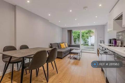 2 bedroom flat to rent, Clapham Common North Side, London, SW4