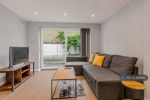 2 bedroom flat to rent, Clapham Common North Side, London, SW4