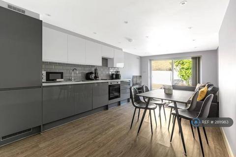 2 bedroom flat to rent, Clapham Common North Side, London, SW4
