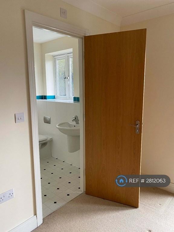 Double Bedroom With Ensuite Bathroom