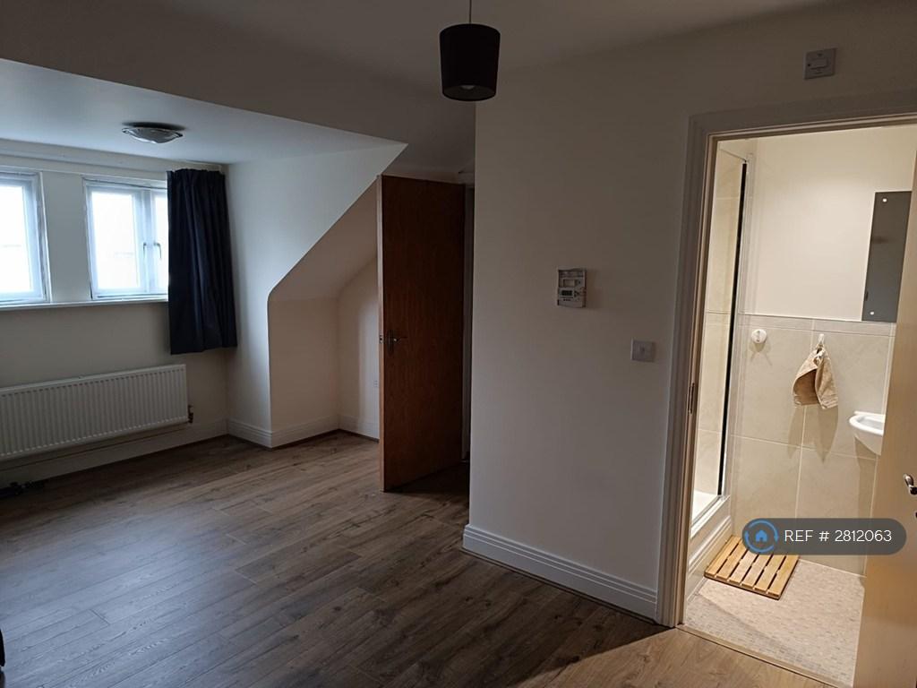 Master Bedroom With Ensuite Bathroom