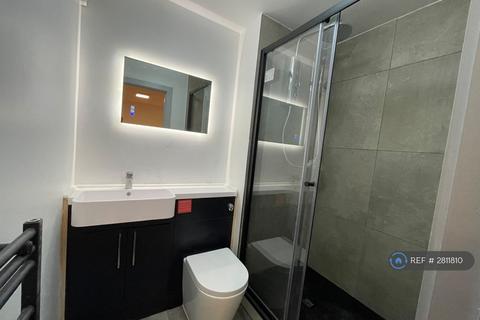 Studio to rent, Spencer Mews, London, W6