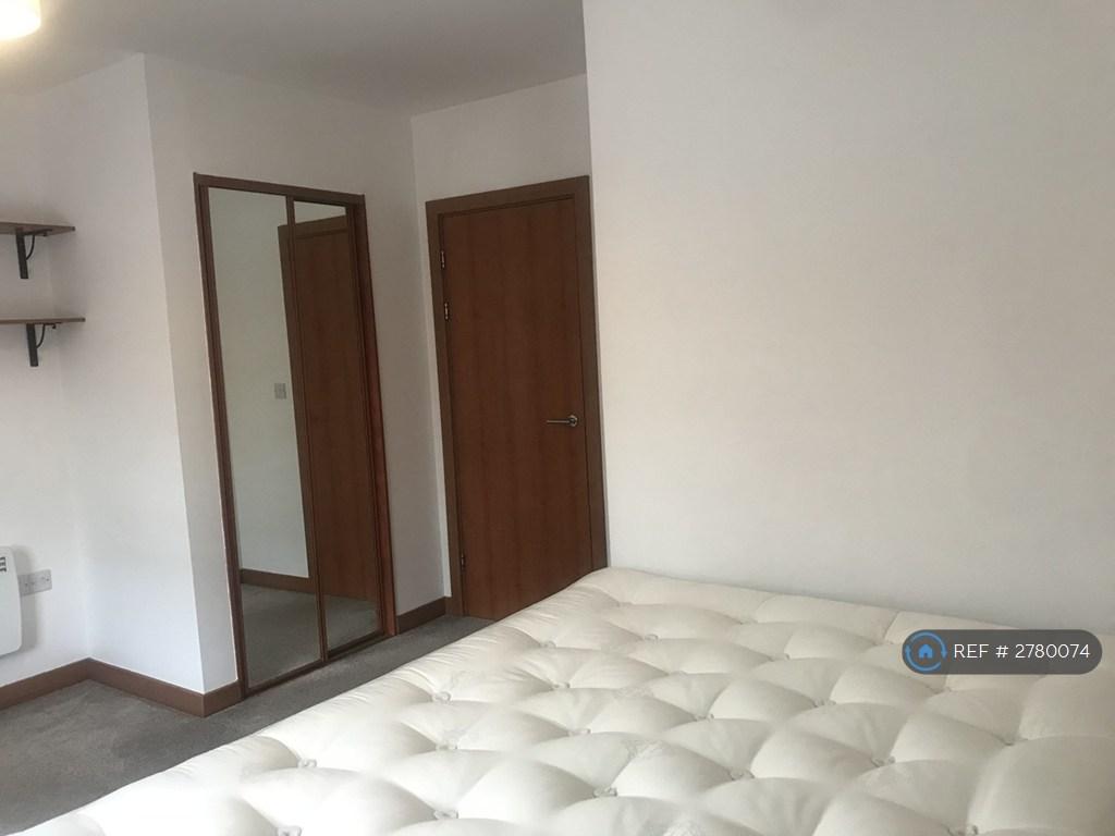 Bedroom 1 With King Size Bed