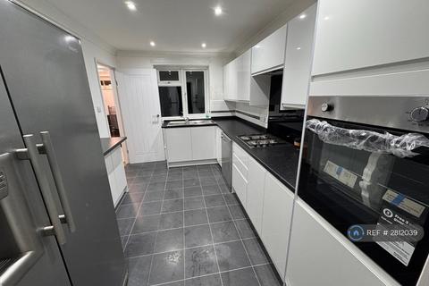 4 bedroom semi-detached house to rent, Bucklebury, Bracknell, RG12