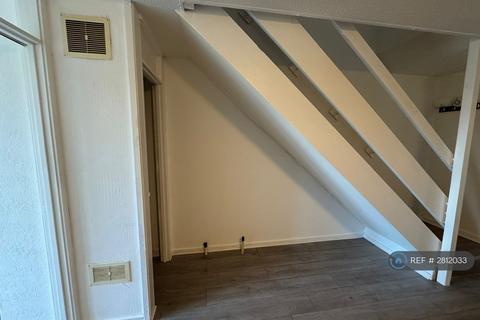 3 bedroom semi-detached house to rent, Berwick Drive, Milton Keynes, MK3
