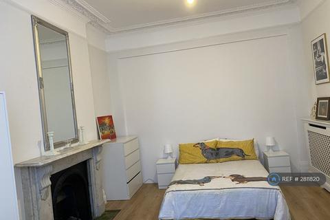 1 bedroom in a house share to rent, London, London, W5