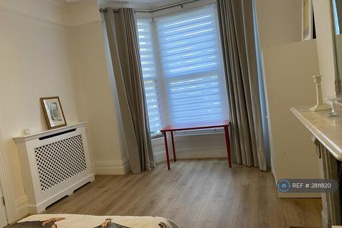 1 bedroom in a house share to rent, London, London, W5