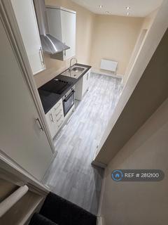 2 bedroom flat to rent, Ashton Road, Oldham, OL8