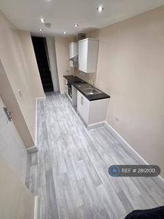 2 bedroom flat to rent, Ashton Road, Oldham, OL8