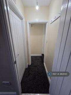 2 bedroom flat to rent, Ashton Road, Oldham, OL8