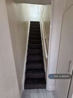2 bedroom flat to rent, Ashton Road, Oldham, OL8