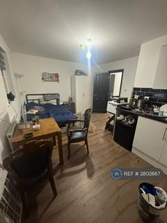Studio to rent, The Dolphin Public House, London, E8