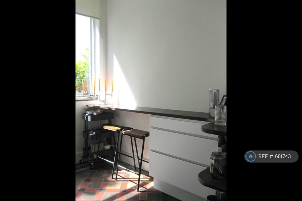 Kitchen Eating Area