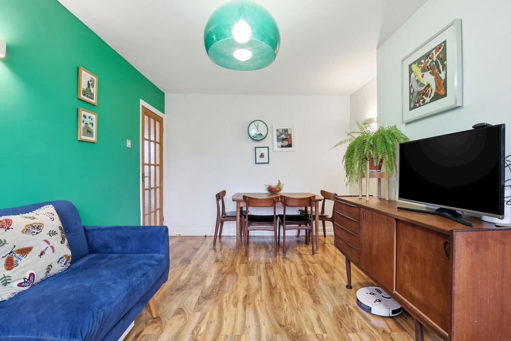 03-9154 JHProp World  - 11 Meadowview Road - 7-mediu