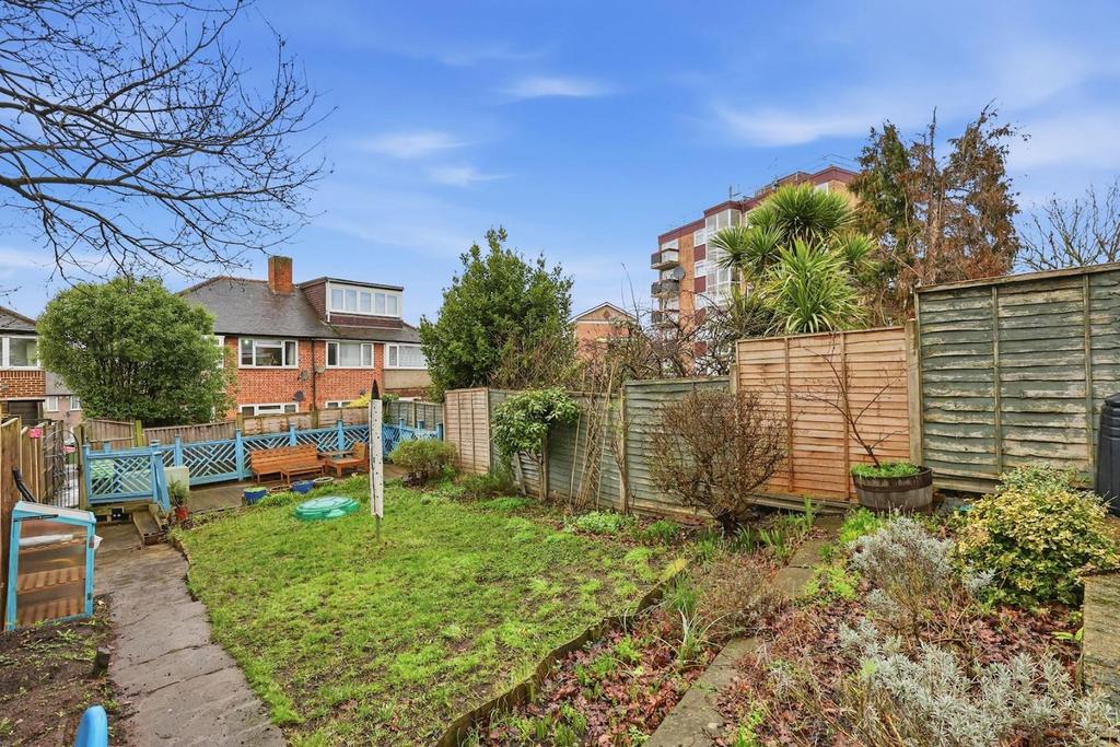 12-6bd7 JHProp World  - 11 Meadowview Road - 37-medi
