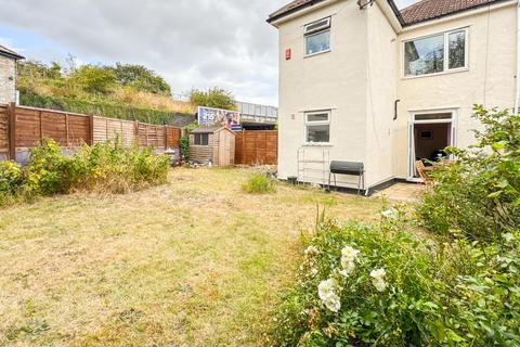 St. Johns Lane, Bedminster, BS3 5BE
