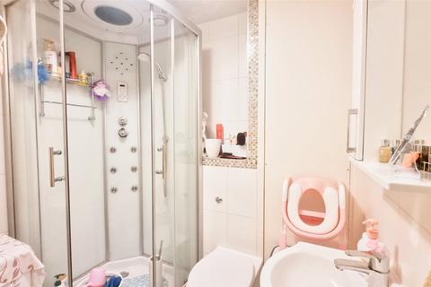 1 bedroom apartment for sale, Horley, Surrey, RH6