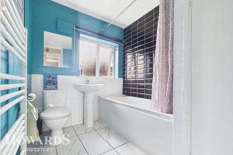 2 bedroom end of terrace house for sale, Evergreen Road, Lowestoft