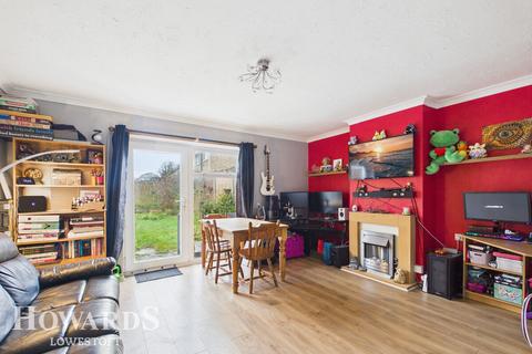 2 bedroom end of terrace house for sale, Evergreen Road, Lowestoft