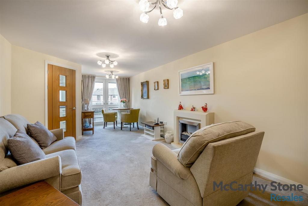 8679116-interior01.jpg