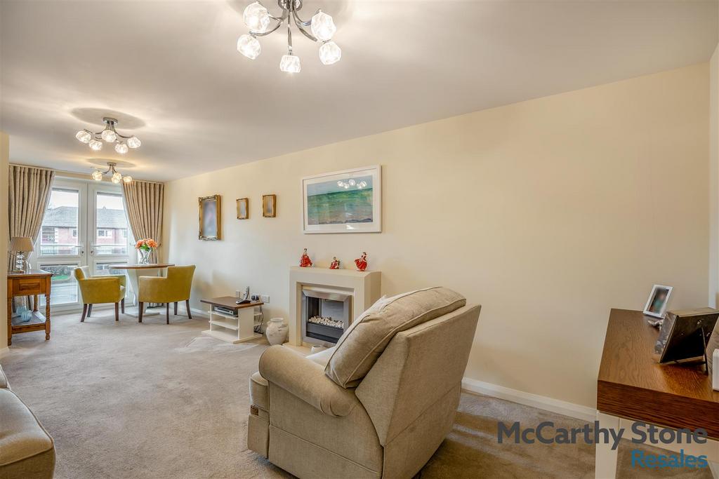 8679116-interior02.jpg