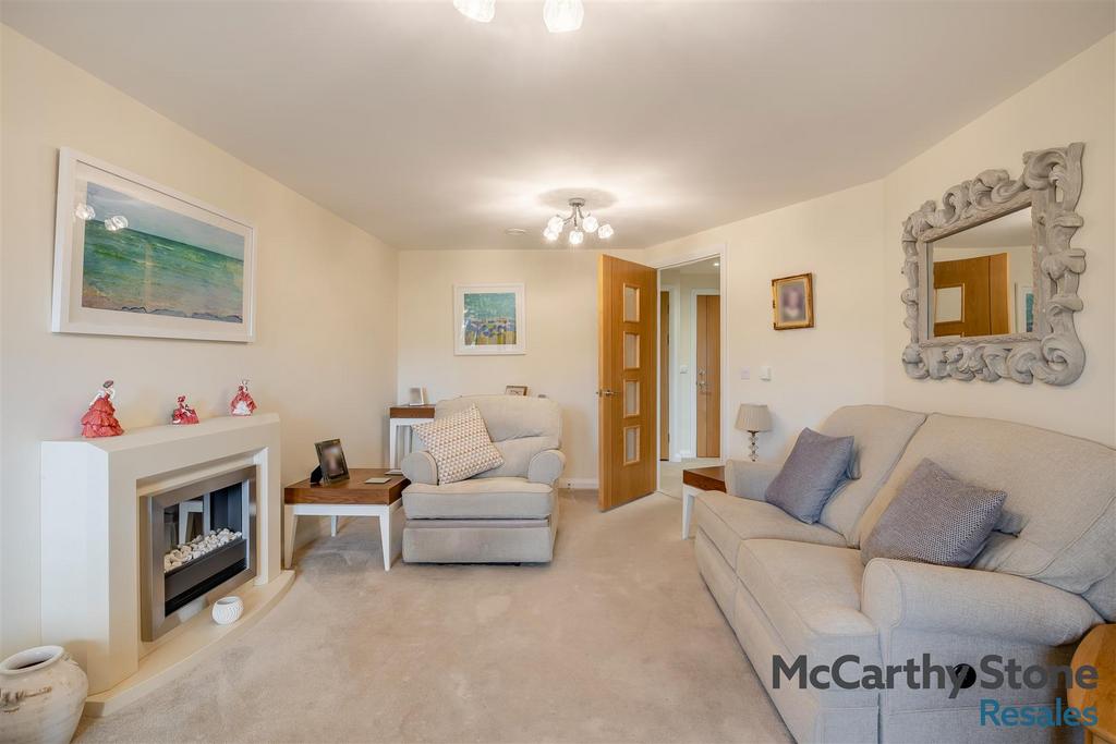 8679116-interior11.jpg