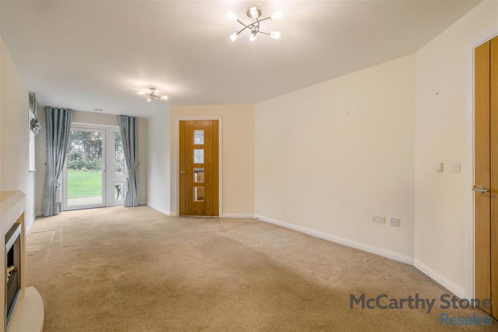 8678166-interior02.jpg
