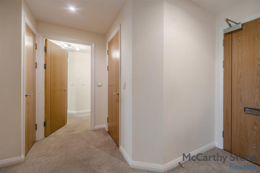 8678166-interior07.jpg