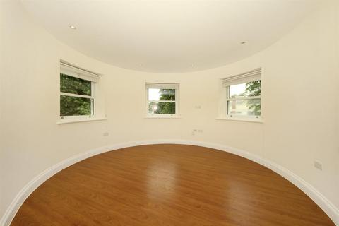undefined, Lynton Road, W3