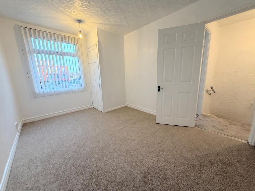 Bedroom (rear)