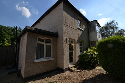 2 bedroom end of terrace house to rent, Baldwins Hill, Loughton