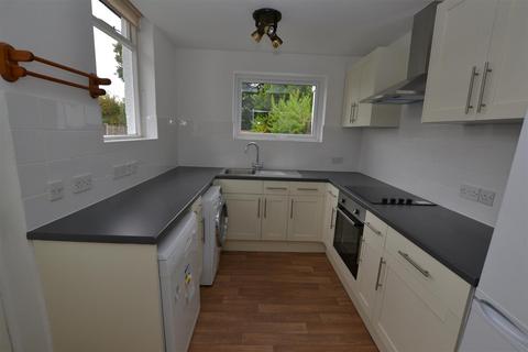 2 bedroom end of terrace house to rent, Baldwins Hill, Loughton