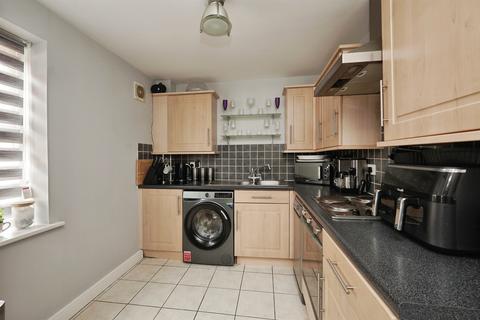 2 bedroom flat for sale, Swaffer Way, Ashford
