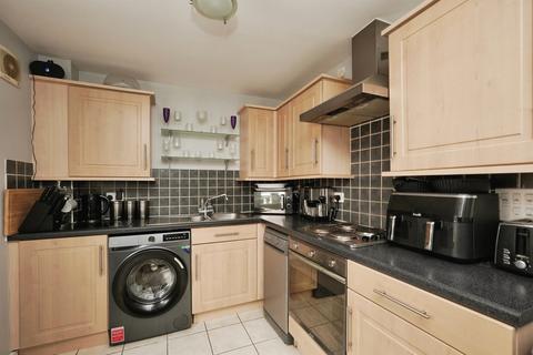 2 bedroom flat for sale, Swaffer Way, Ashford