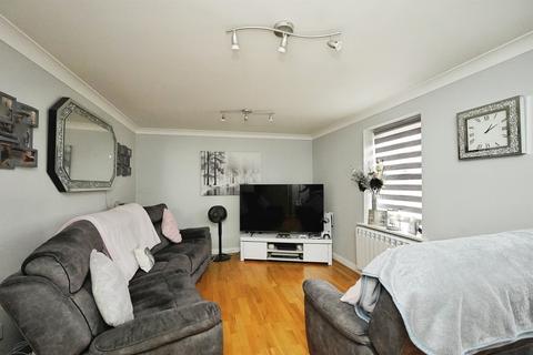 2 bedroom flat for sale, Swaffer Way, Ashford