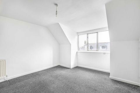 3 bedroom house to rent, Blakenham Road, London SW17