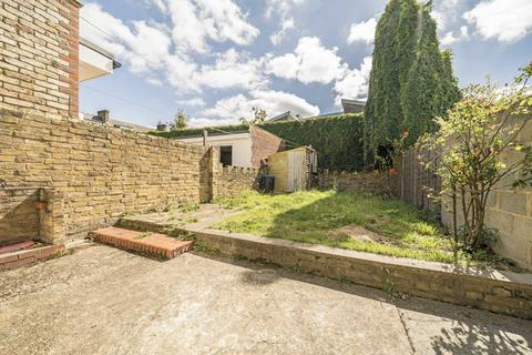 3 bedroom house to rent, Blakenham Road, London SW17
