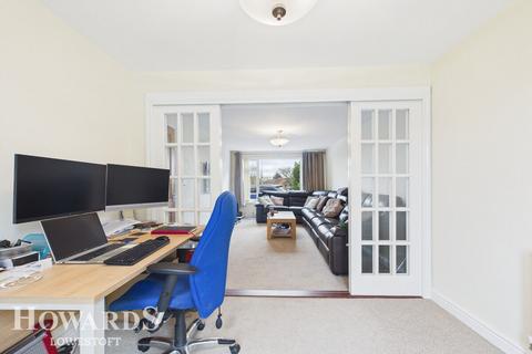 undefined, Pinewood Avenue, Lowestoft