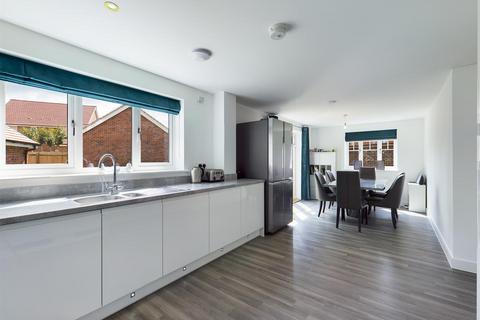 5 bedroom detached house for sale, Sunflower Way, Forgewood RH10