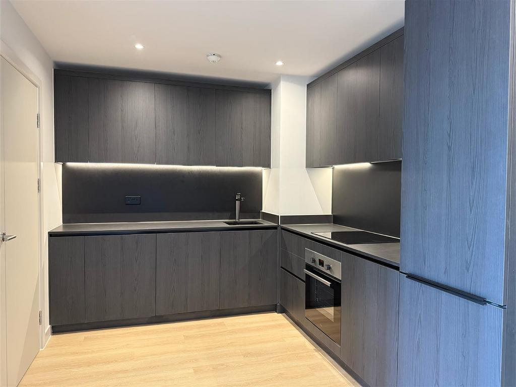 623 kitchen.jpg