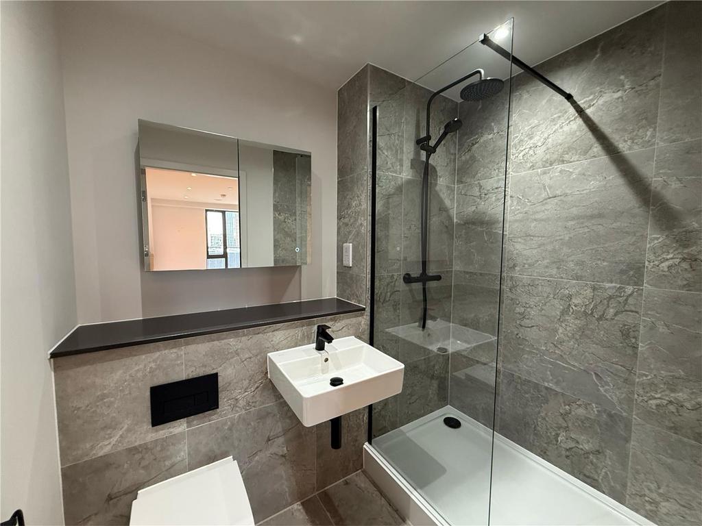 623 Ensuite.jpg